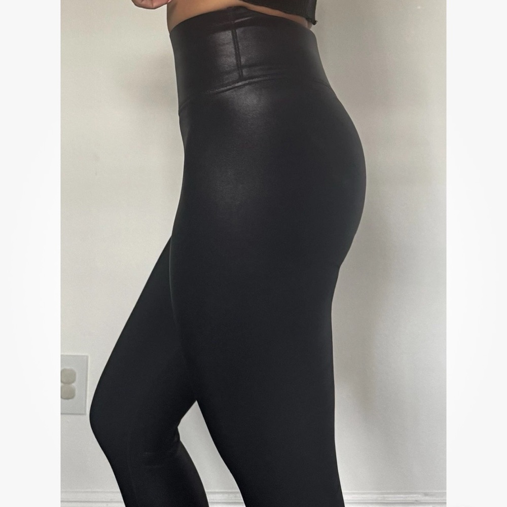 Carbon38 Black High-Waisted Leggings